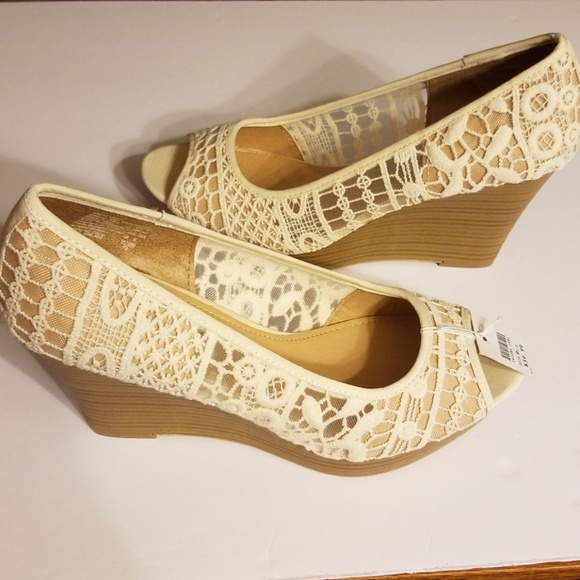 Peep toe wedge heels NWT - Picture 2 of 5
